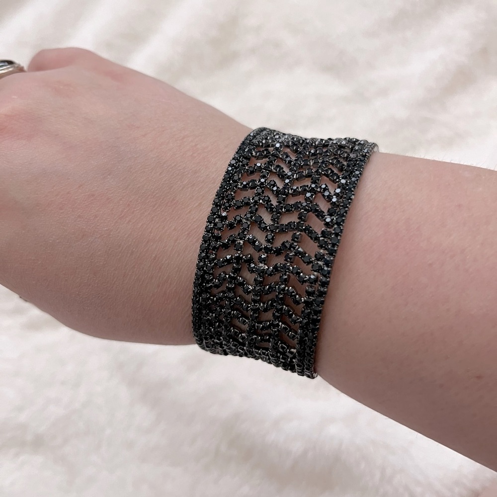 ⚡️2/$15⚡️Black diamond cuff bracelet
